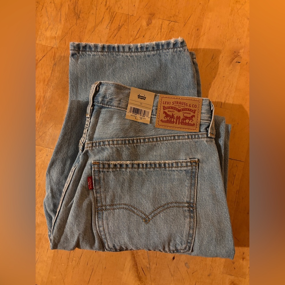 NWT Levis Low Pro Women's Jeans
Color: Frozen Blueberries Size: 29